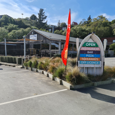 MoerakiTavern picture