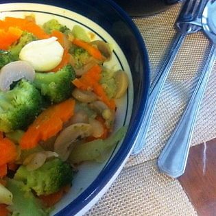 Steamed Veggies with Garlic & Italian Herbs - Healthy Vegan Recipes - HappyCow
