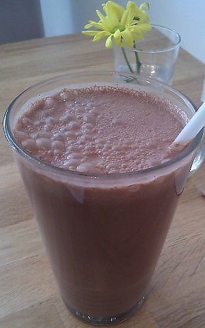 Banana Cocoa Shake - Healthy Vegan Recipes - HappyCow
