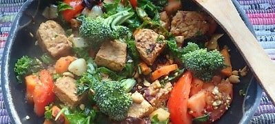 Tempeh, Seaweed, and Peanut Stirfry - Healthy Vegan Recipes - HappyCow