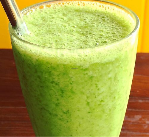 Tropical Green Queen Smoothie - Healthy Vegan Recipes - HappyCow