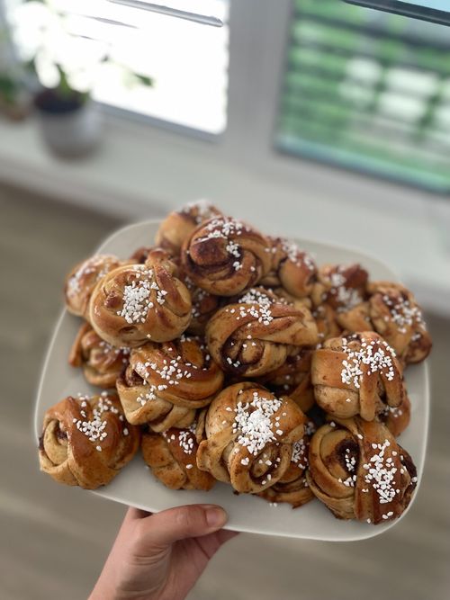 Swedish Cinnamon and Cardamom Buns (kardemummabull - Healthy Vegan Recipes - HappyCow