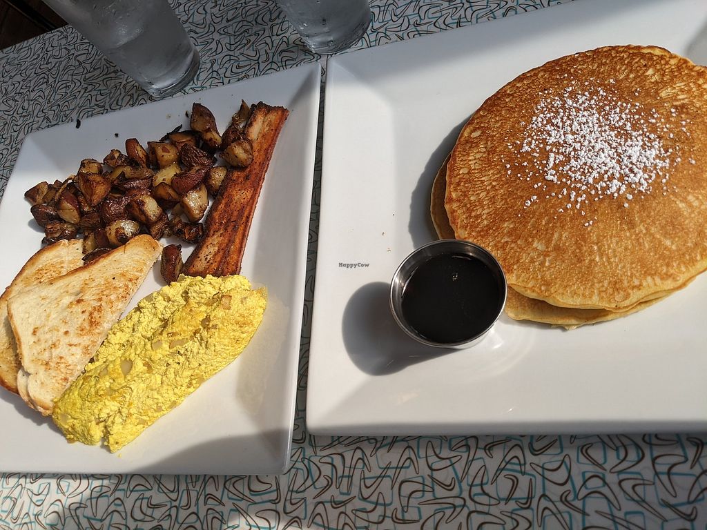 CLOSED Donut Villa Diner Newton Newton Massachusetts Restaurant