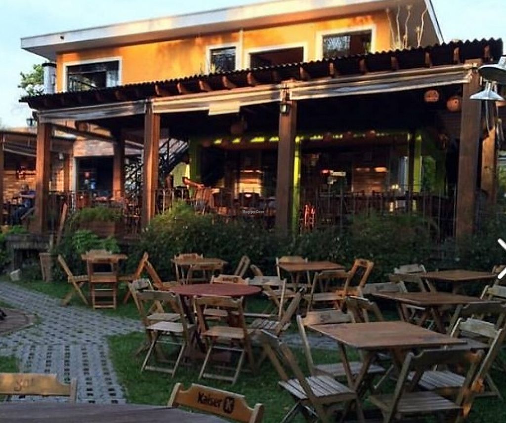 Restaurant with outside seating near me.