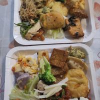 Little bit of everything again at Yuan Tong 圓通素食館 in Taipei