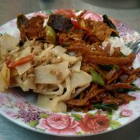 Chooses from the buffet at Youta Jay Vegetarian Food in Ayutthaya