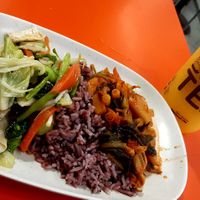 The smoothie is from a different stall as the Rabiengboon sells only food at Rabiengboon - MBK in Bangkok