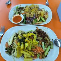 Mixed plates. Rice with 3 toppings at Rabiengboon - MBK in Bangkok