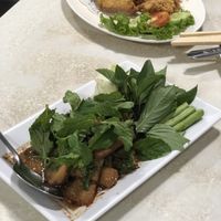 Nam tok salad and fried vegan chicken  at Ruyi Vegetarian in Bangkok