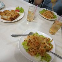 Pad Thai, vegetarian spring rolls and Chinese Iced Tea at Ruyi Vegetarian in Bangkok