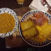 sorry verwackelt. bärlauchtofu mit reis, gemüse und linsen. hammer :) at Bio Bistro Spicy Spices in Salzburg