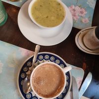 Chai Tee mit Sojamilch und Erbsensuppe mit Zitronengras at Bio Bistro Spicy Spices in Salzburg