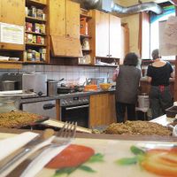 cozy familiar kitchen at Regenbogen Reformhaus in Vienna