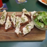 appetizer 8,90€, Bruschetta mit Paradeis-Sauce, Räucher-Tofu, Knoblauch und italienischen Kräutern, garniert (2016) at Bio Bar von Antun in Vienna