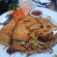 Knuspriges "Huhn" mit gebratenen Nudeln at Xu's Cooking in Vienna