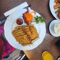 Knusprige Ente mit gebratenen Nudeln at Xu's Cooking in Vienna