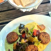 Hummus mit Falafel at Hollerei in Vienna