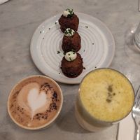 Arancini, cappuccino and a fresh juice at Mildreds - Soho in London