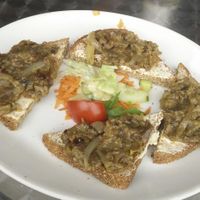Bread (not the best I've had) + aubergine = OK
African stew with sweet potatoes, looks OK but tastes horrible. We couldn't finish it.
[both vegan] at Riverside Vegetaria in Kingston Upon Thames