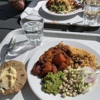 Marokkolaista kikhernepaistosta ja rusinabulguria at Katriina in Jyvaskyla