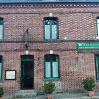 Entrance from road at La Maison du Vert in Ticheville