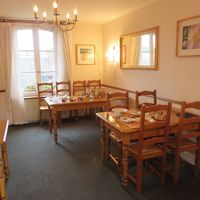 breakfast / restaurant room  at La Maison du Vert in Ticheville