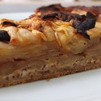 Sweet pie with apples at Grand Appetit in Paris