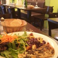 Quiche & salad at La Faim des Haricots - Puits Vert in Toulouse