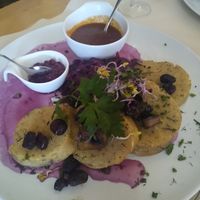 Bread dumplings sliced with red cabbage at Radieschen in Darmstadt