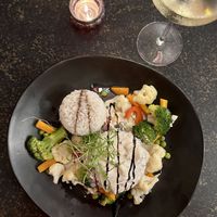 Pfeffersteak aus Erbsenproteinen, Gemüse und Reis (anstatt Kartoffelgratin, nach meinem Wunsch)  at Hiller in Hannover