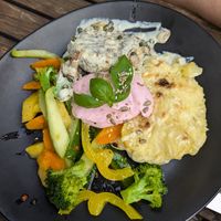 Pfeffer-Steak mit Gratin at Hiller in Hannover