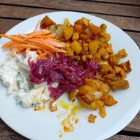 Nudelsalat, Salat und Kartoffeln, sowie Sojageschnetzeltes vom Buffet at Hiller in Hannover
