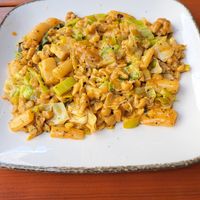 Spitzkohlpfanne mit Hafersahne, Spargel und Dinkelspätzle at Ignaz in Munich