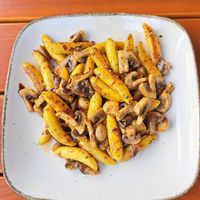 Gebratene Spätzle mit Pilzen und Knoblauch at Ignaz in Munich