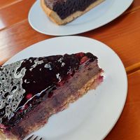 Schoko-Tarte und Johannisbeer-"Käse"-Schoko-Kuchen at Ignaz in Munich