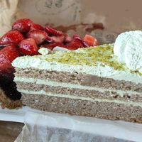 Pistachio cake at Ignaz in Munich