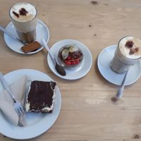 Vegane Donauwelle + Schokoladen Mousse + Café Latte mit Soya Milch  at CafeBistro Mundial in Hagen