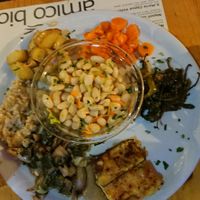 Main: Large mixed salad plate at Amico Bio - Un Sorriso Integrale in Naples