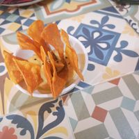 Complimentary hummus starter at Pan Comido in Valencia
