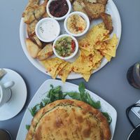 4 salsas and the calzone at Jardin Urbano in Valencia