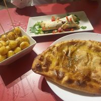 Noisette potato's,  fajita and calzone at Jardin Urbano in Valencia