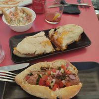 Choripa y bocadillo de vegalomo at Jardin Urbano in Valencia