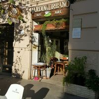 the outside at Jardin Urbano in Valencia