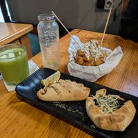 Smoothie, hazelnut potatoes and empanadas at Jardin Urbano in Valencia