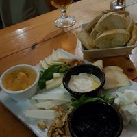 Cheese platter at Jardin Urbano in Valencia