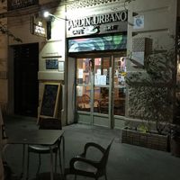 Outside seating at Jardin Urbano in Valencia