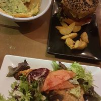 empanada, nachos and burger at Jardin Urbano in Valencia