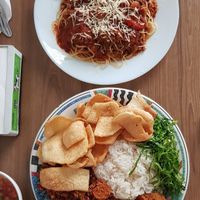 Feijão tropeiro and Spagetti at Villaveg Cozinha Natural in Belo Horizonte