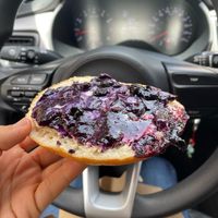 bagel con queso crema y moras   at Veganeria Le Muf in Mexico City