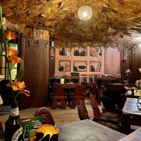 Inside with coconut 🌴 leaves at the ceiling  at Dromedar in Marburg